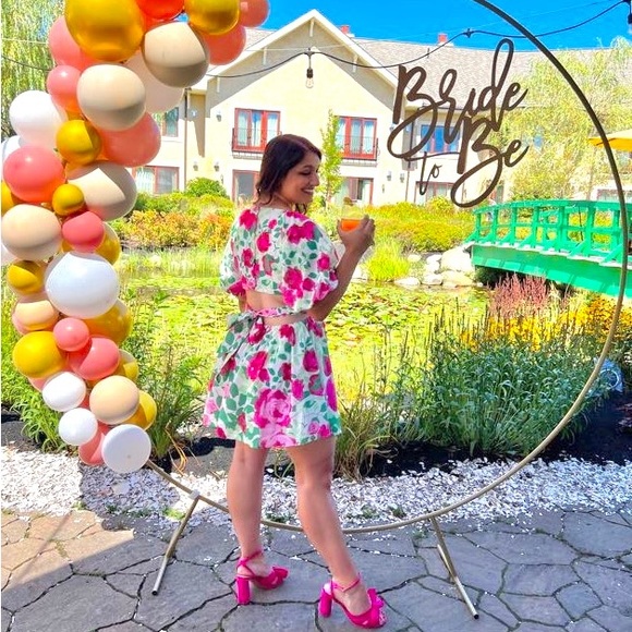 Mini Pink Floral Dress, puff shelves, open back - Picture 2 of 6